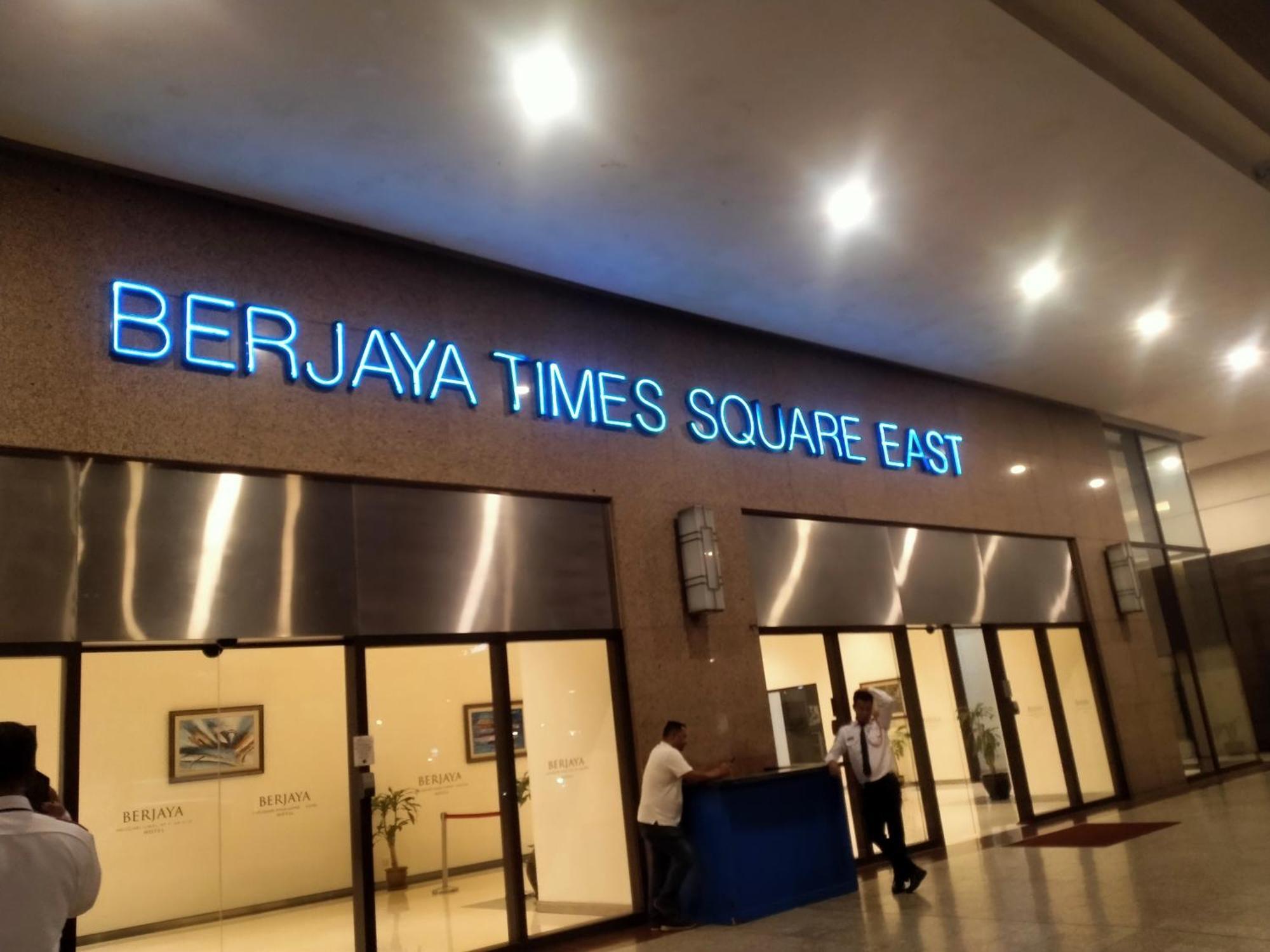 Kl Season At Times Square *